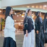 Peringatan Hari Kartini di Bandara Internasional Jenderal Ahmad Yani Semarang diwarnai fashion show monokrom dan tari Dugderan.