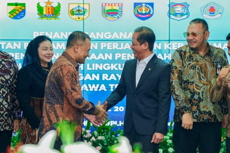 Jawa Tengah percepat pengelolaan sampah regional lewat tiga aglomerasi baru. Target pengurangan 3.000 ton per hari untuk tekan krisis sampah.