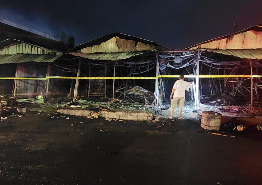 Kebakaran Pasar Kanjengan Semarang meludeskan 468 lapak. Pemkot bergerak cepat lakukan pemadaman, pendataan kerugian, dan siapkan relokasi pedagang.