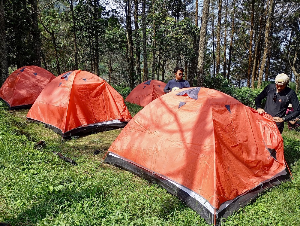 Pelatihan Pemandu Wisata Gunung 2026 di Jawa Tengah membuka peluang kerja baru dengan gaji hingga Rp650 ribu per hari.