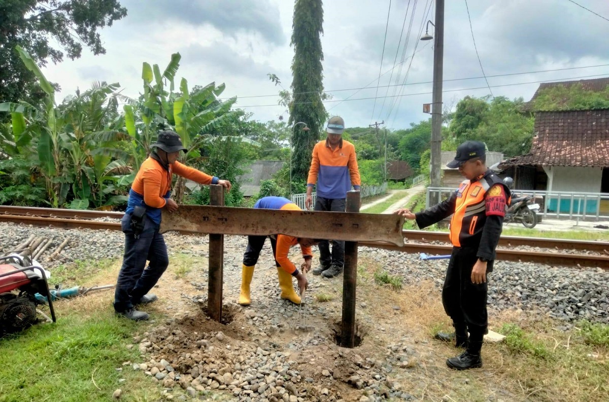 PT KAI Daop 4 Semarang menutup 41 perlintasan sebidang liar sepanjang 2024–2026 guna menekan angka kecelakaan.