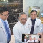 Menteri Koordinator Bidang Pangan, Zulkifli Hasan, meninjau fasilitas Stem Cell and Cancer Research Center (SCCR) di Semarang.