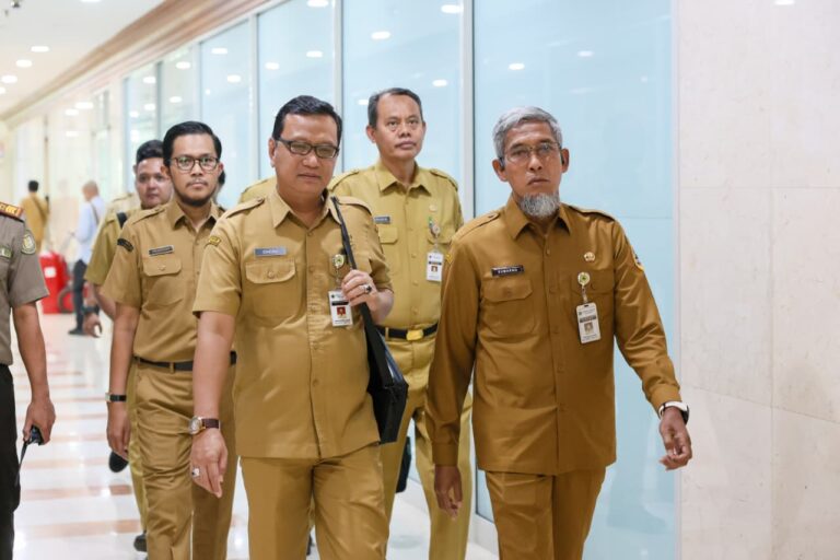 Sekda Jateng Sumarno mendorong percepatan penyelesaian sengketa lahan TNI melalui kebijakan pusat dalam RDP DPR RI.