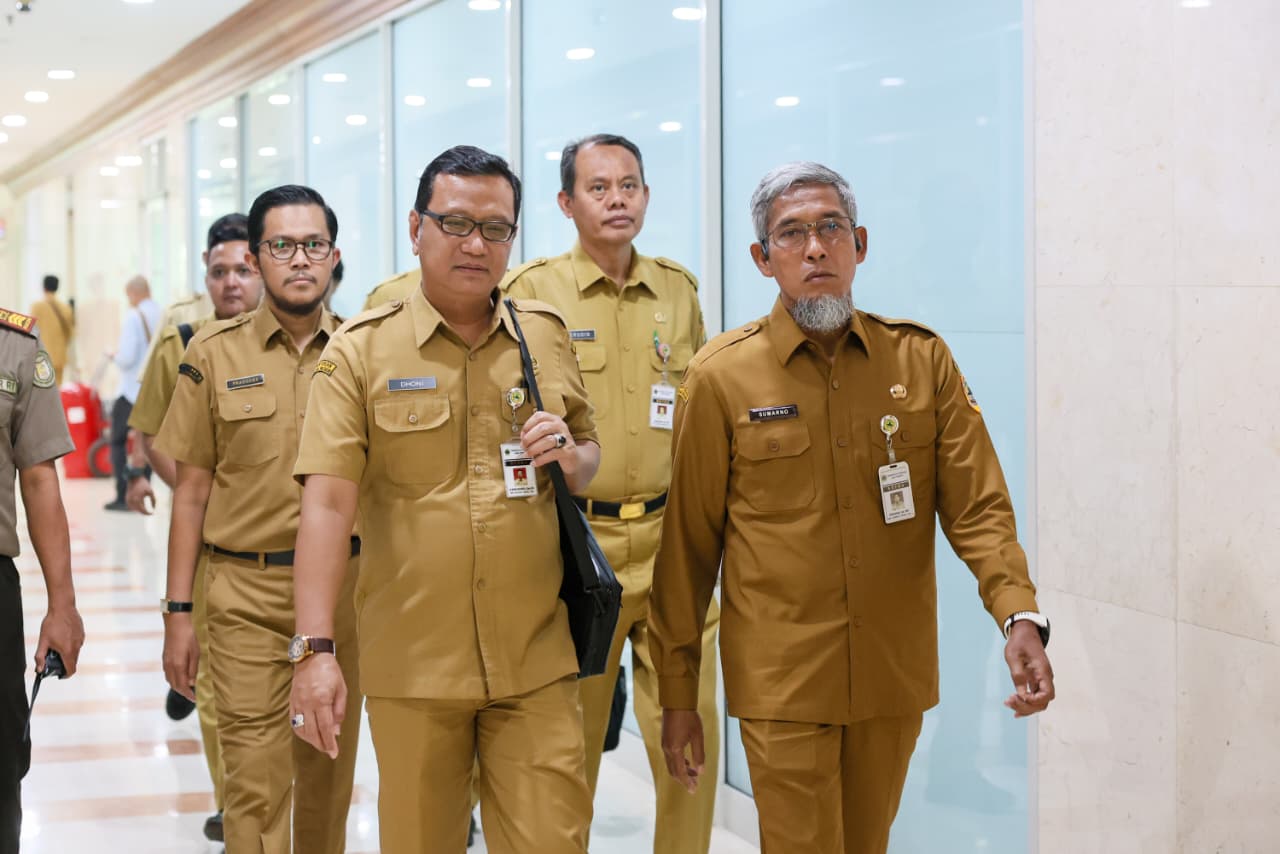 Sekda Jateng Sumarno mendorong percepatan penyelesaian sengketa lahan TNI melalui kebijakan pusat dalam RDP DPR RI.