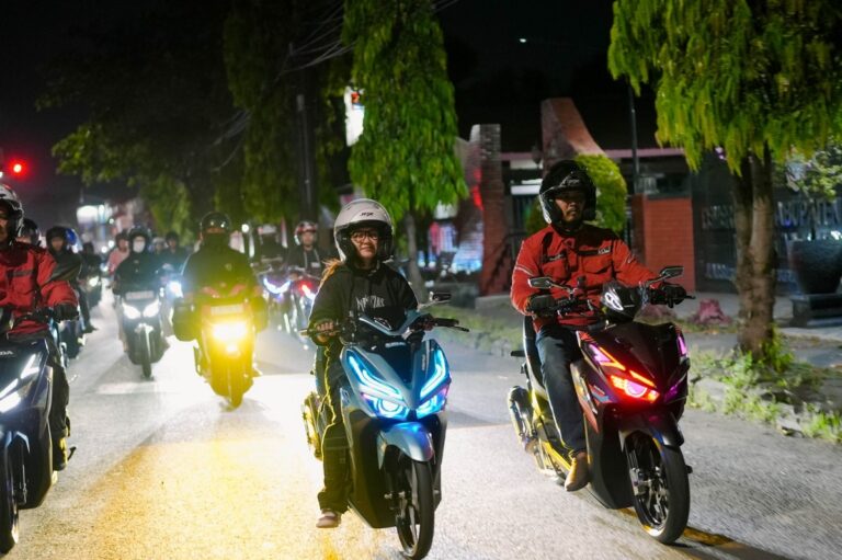 Ratusan bikers memadati Solo Raya dalam gelaran Vario Night Ride yang berlangsung meriah dari pagi hingga malam.
