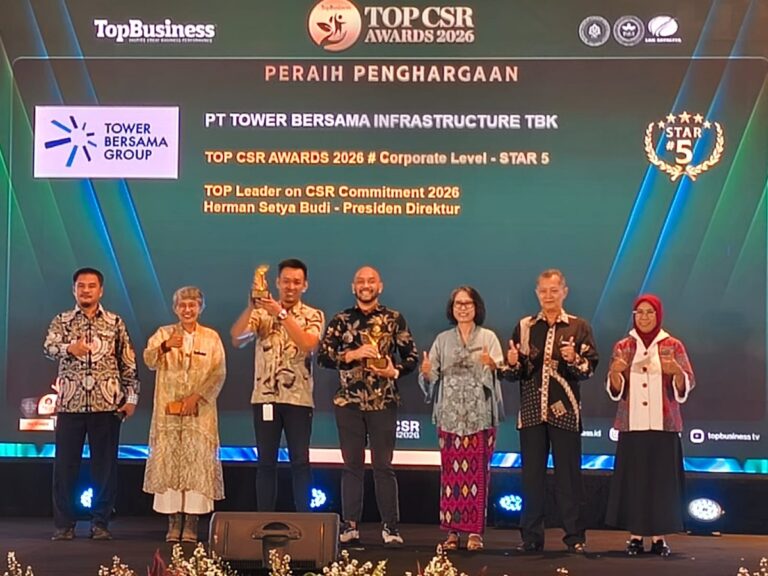 PT Tower Bersama Infrastructure Tbk (TBIG) meraih TOP CSR Awards 2026 Bintang 5 dan penghargaan TOP Leader on CSR Commitment 2026 untuk Presiden Direktur Herman Setya Budi.