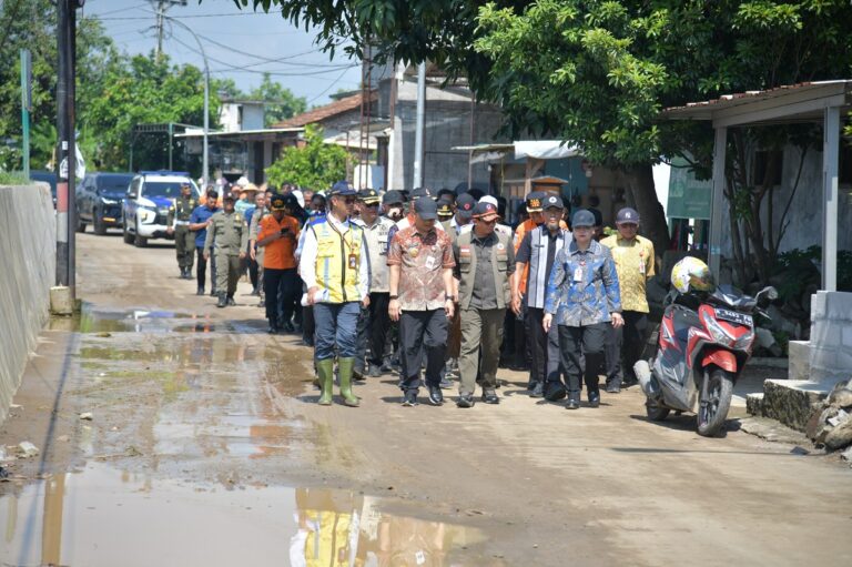 Pemerintah pusat bersama Pemkot Semarang dan Pemprov Jawa Tengah mempercepat penanganan permanen banjir Mangkang Kulon akibat jebolnya tanggul Sungai Plumbon.