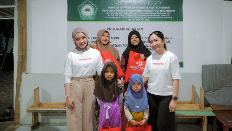 Immoderma menyalurkan bantuan fasilitas belajar, Al-Qur'an, Iqro, televisi, dan paket sembako kepada anak-anak Panti Asuhan