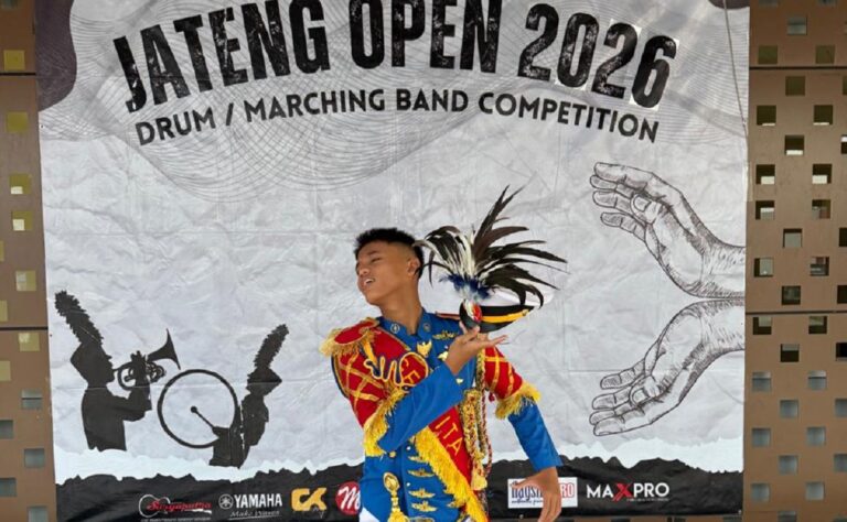 Prestasi membanggakan diraih Fairuz Alfino Arsa Joeniar, siswi SMP Negeri 2 Cepu, Kabupaten Blora, yang sukses menjadi juara solo majoret dalam Jateng Open Drumband dan Marching Band Competition 2026