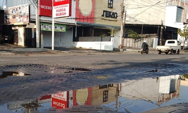 Pemerintah Kota Semarang memastikan Jalan Citarum di kawasan Mlatibaru akan segera dibeton setelah proses lelang proyek memasuki tahap akhir.