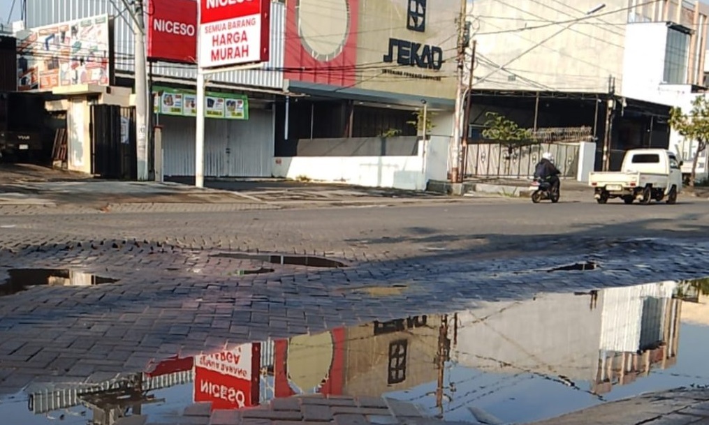 Pemerintah Kota Semarang memastikan Jalan Citarum di kawasan Mlatibaru akan segera dibeton setelah proses lelang proyek memasuki tahap akhir.