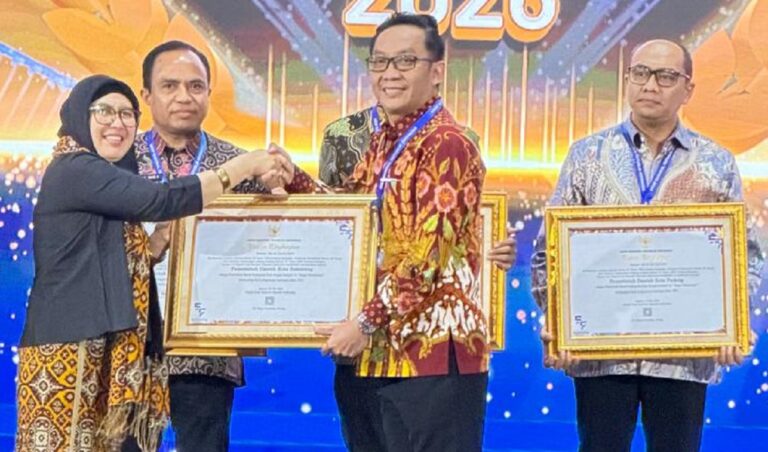 Wali Kota Semarang Agustina Wilujeng membawa Kota Semarang meraih penghargaan Pengawasan Kearsipan Nasional dari ANRI dengan predikat AA Sangat Memuaskan.