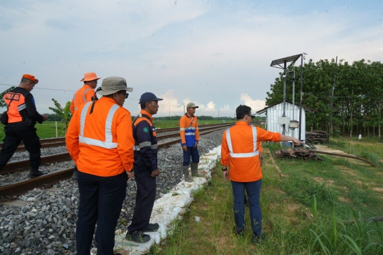 KAI Daop 4 Semarang memperketat inspeksi jalur strategis Semarang Tawang–Cepu untuk mengantisipasi dampak cuaca ekstrem.