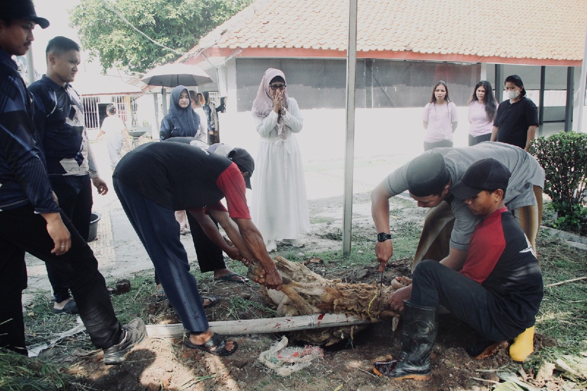 Pelaksanaan qurban Iduladha 1447 H di Lapas Perempuan Kelas IIA Semarang berlangsung khidmat dengan penyembelihan 12 kambing. Daging qurban dibagikan kepada warga binaan pemasyarakatan (WBP), keluarga binaan, hingga masyarakat sekitar