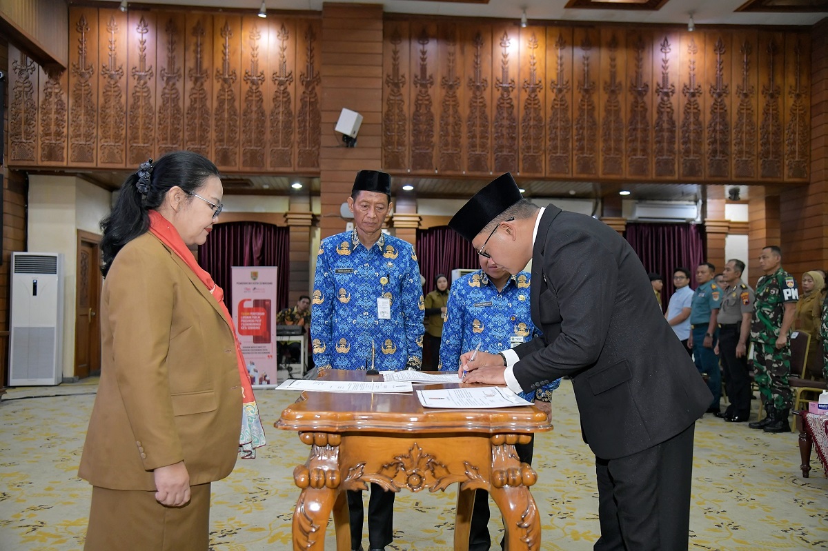 Handi Priyanto resmi dilantik menjadi Sekda Kota Semarang definitif oleh Agustina Wilujeng.