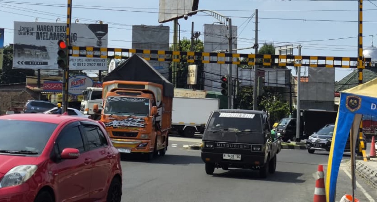 Pemasangan portal pembatas ketinggian di Kedungpane dan Simpang Jrakah Kota Semarang mulai berdampak signifikan.
