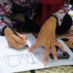 Rumah Batik TBIG menggandeng Indonesia Fashion Chamber dan desainer profesional untuk melatih pembatik muda menghadapi pasar fashion modern.