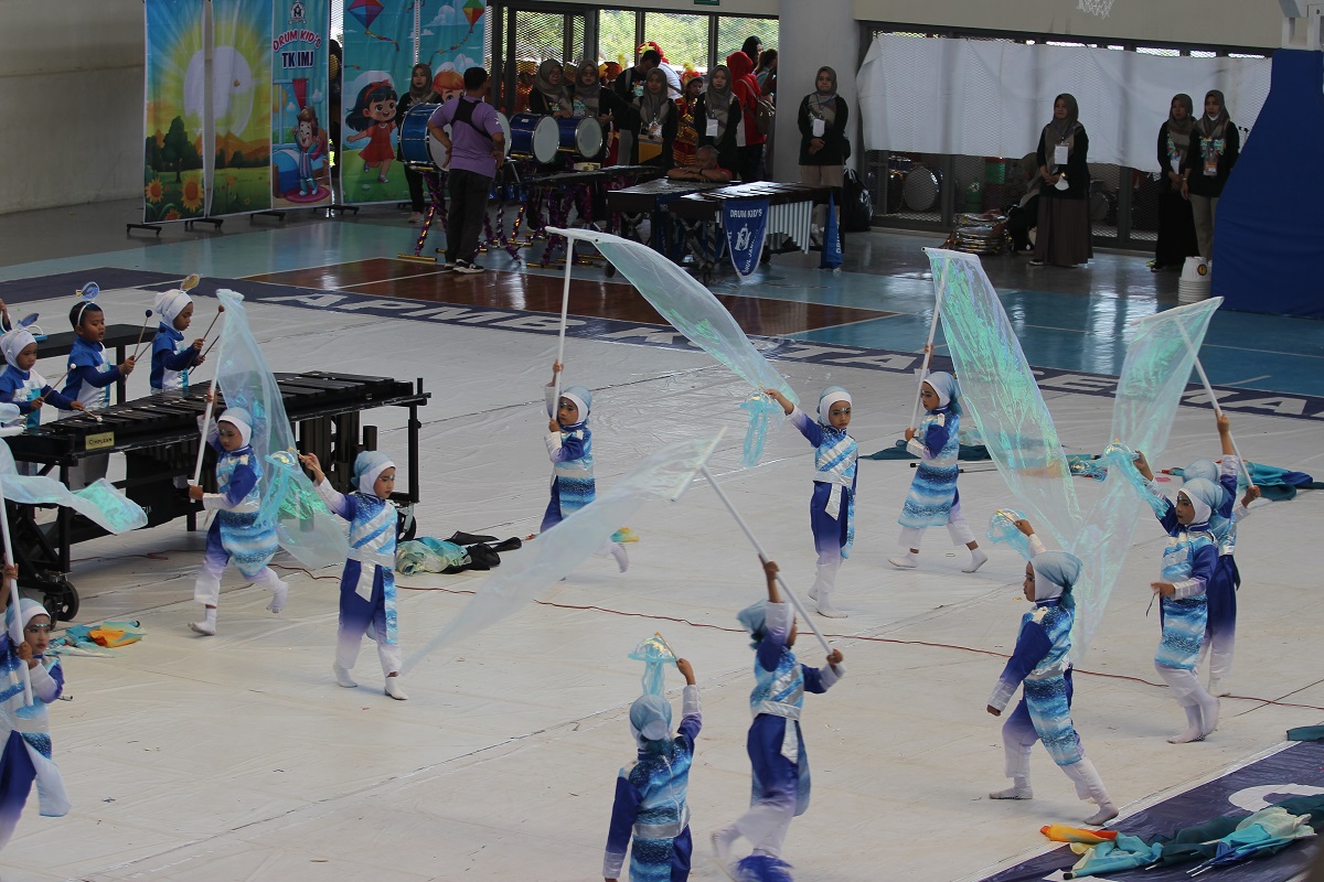 TK Al Madina kembali mencatat prestasi gemilang dengan meraih Juara Umum 1 kategori PAUD/TK dalam Semarang Open Marching Band Championship (SOMC) XX 2026.