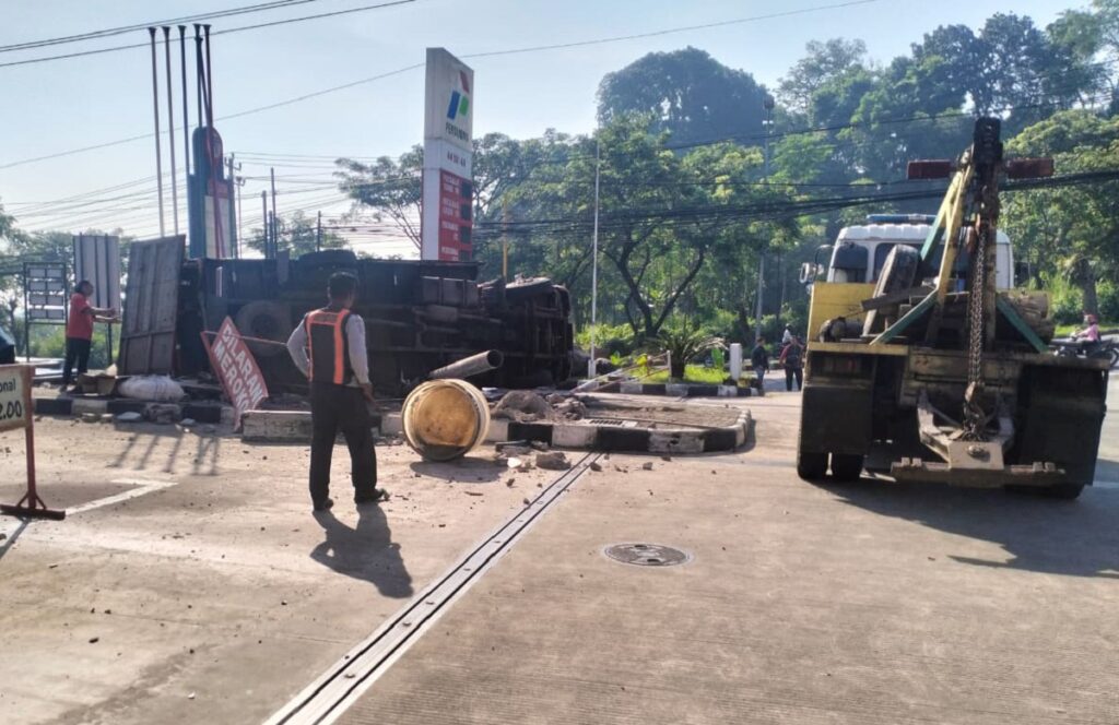 Pemerintah Kota Semarang memperketat pengawasan kendaraan berat di Tanjakan Silayur usai insiden truk ekspedisi gagal menanjak dan meluncur mundur di Jalan Prof Hamka, Ngaliyan.