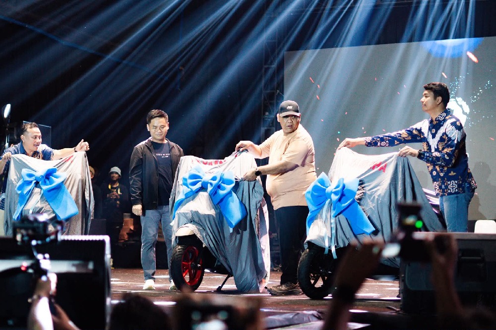 Peluncuran Yamaha Gear Ultima Hybrid 125 versi 2026 di Alun-Alun Slawi berlangsung meriah bersamaan dengan puncak HUT ke-425 Kabupaten Tegal.