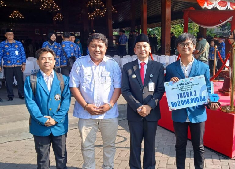 Mahasiswa Sekolah Vokasi Universitas Diponegoro berhasil menciptakan inovasi BioSil-C, paving block ramah lingkungan