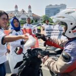 Ditresnarkoba Polda Jateng bersama LAN Jateng memperingati HANI 2026 dengan sosialisasi bahaya narkoba di lampu merah Semarang serta membagikan sarapan gratis kepada warga.