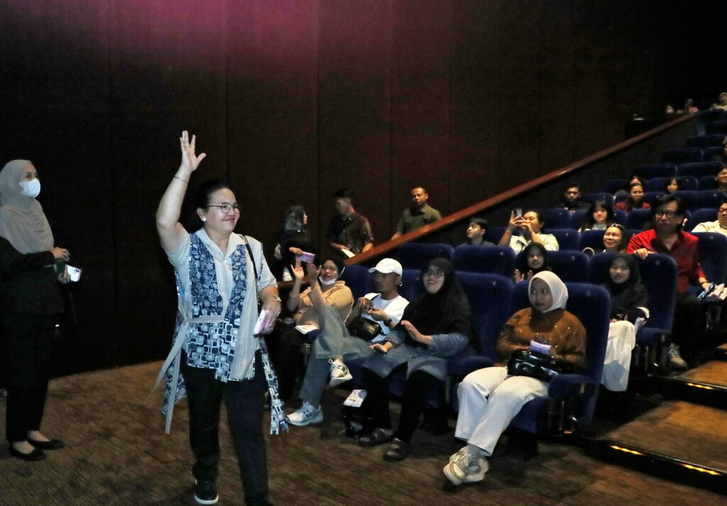 Wali Kota Semarang Agustina Wilujeng saat menghadiri Gala Premiere di film Jangan Buang Ibu. (Dok.Folkstime)