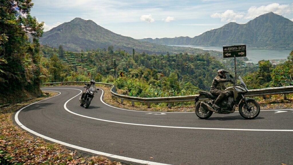 Meningkatnya arus wisatawan ke kawasan pegunungan selama libur sekolah membuat keselamatan berkendara menjadi perhatian utama.