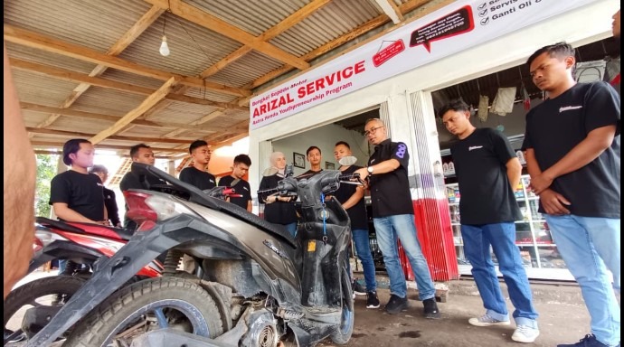 Bengkel binaan Yayasan AHM melalui Astra Honda Youthpreneurship Program (AHYPP) membukukan omzet lebih dari Rp7,9 miliar, menyerap 43 tenaga kerja