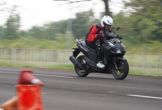 Sebanyak 105 bikers Honda Vario dari Solo Raya memadati Vario Street Nations Kartasura.