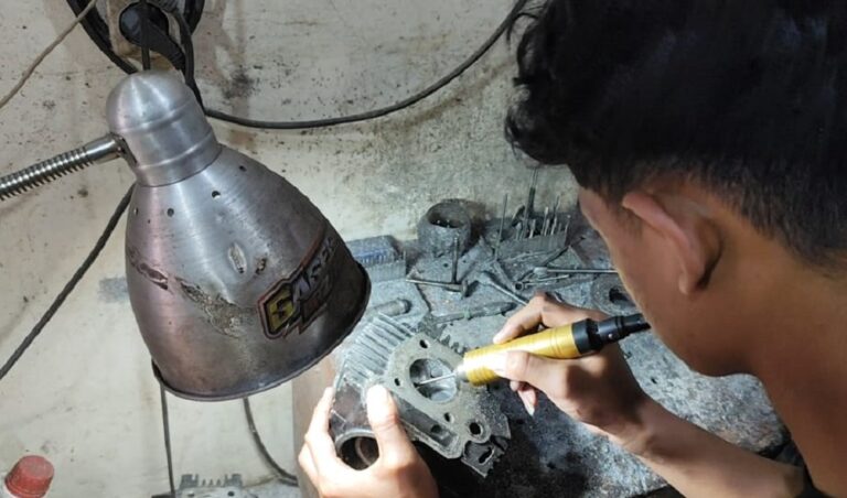 Pemadaman listrik di wilayah Semarang berdampak serius terhadap pelaku UMKM, terutama bengkel dan usaha laundry di Patemon.