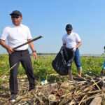 Bandara Ahmad Yani Semarang menggelar bersih pantai dan monitoring 7.000 bibit mangrove di Mangunharjo sebagai upaya menjaga pesisir dan mencegah abrasi.