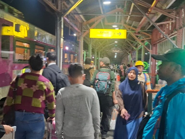 PT KAI Daop 4 Semarang mencatat lonjakan mobilitas masyarakat selama libur Iduladha 1447 H dan akhir pekan.