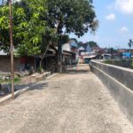 Jalan Jembawan di Kalibanteng Kulon, Semarang, segera dibeton setelah tanggul yang rusak akibat banjir selesai direhabilitasi.