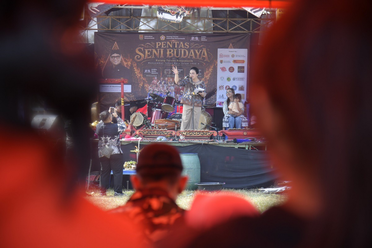 Wali Kota Semarang Agustina Wilujeng mengapresiasi Karang Taruna Banyumanik yang aktif melestarikan tradisi budaya Jaranan.