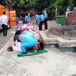 Tangis haru dan sujud syukur mewarnai kepulangan 353 jemaah haji Kota Semarang 2026. Ada kisah penantian 14 tahun hingga pertemuan pertama dengan cucu.