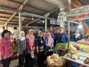 Pemerintah Kota Semarang memastikan harga pangan pokok masih relatif aman meski terjadi kenaikan pada beberapa komoditas.