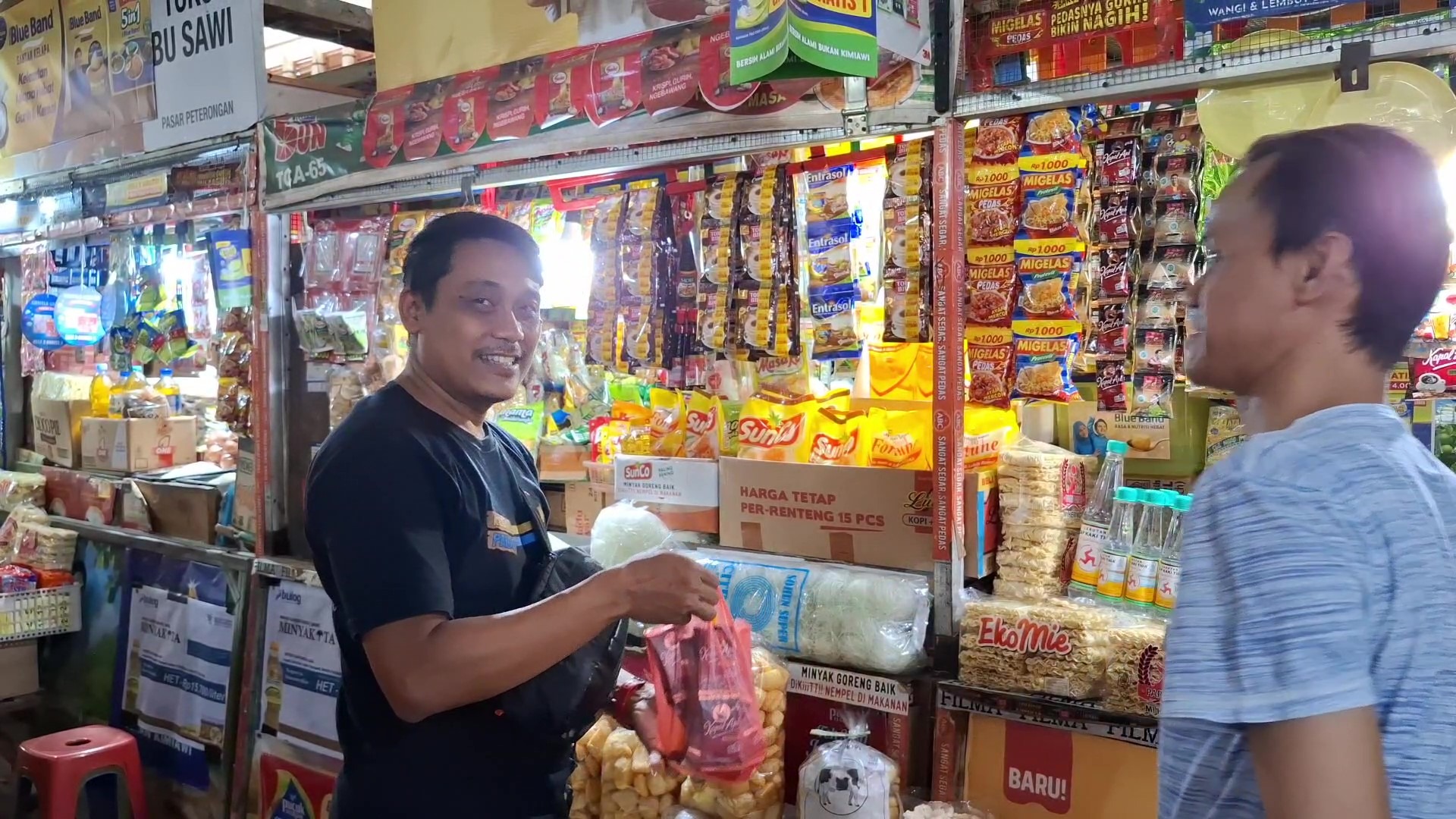 MinyaKita kembali beredar di Pasar Peterongan Semarang setelah langka sejak Idul Fitri 2026.