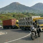 Pengendara motor diminta meningkatkan kewaspadaan saat melintas di Jalur Pantura Pati–Rembang.