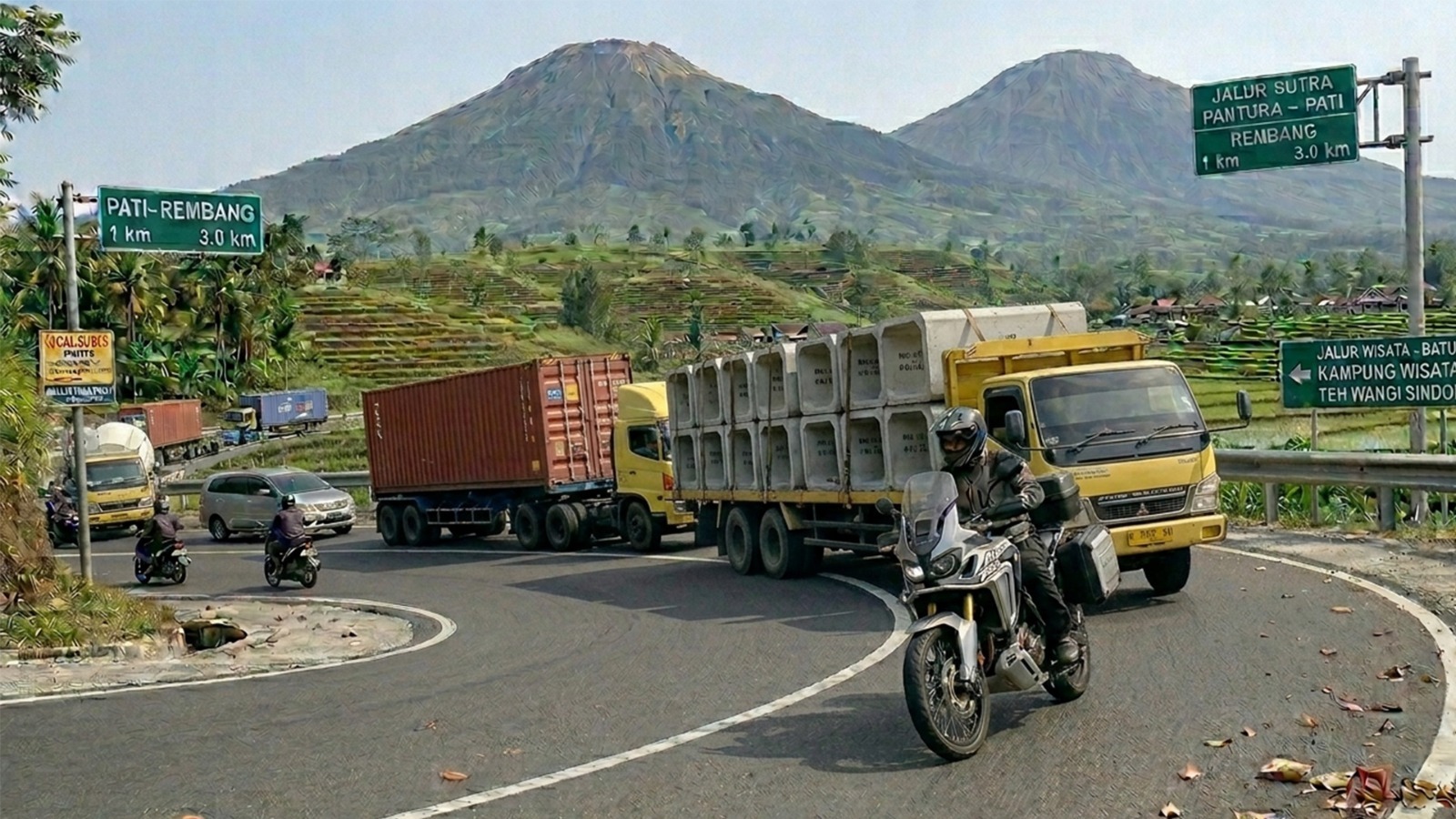 Pengendara motor diminta meningkatkan kewaspadaan saat melintas di Jalur Pantura Pati–Rembang.