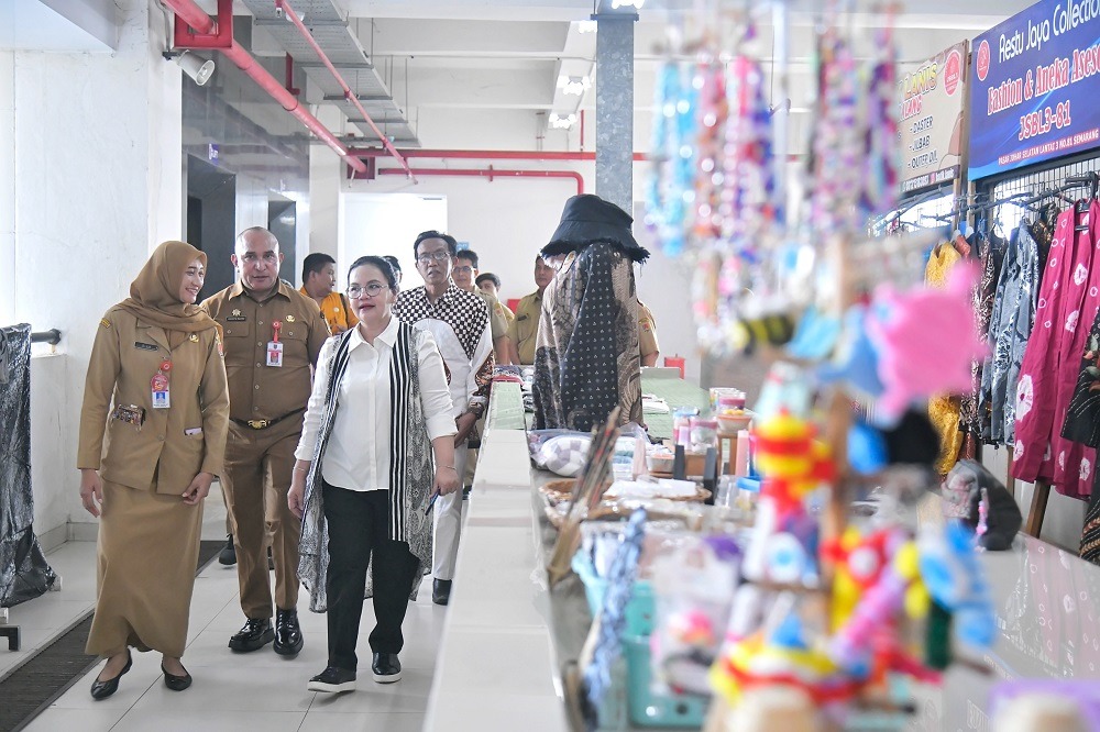 New PM resmi dibuka di Pasar Johar Semarang. Wali Kota Agustina menargetkan kawasan ini menjadi pusat ekonomi, kuliner, UMKM, dan kreativitas baru.