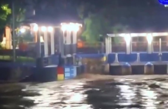 Pemkot Semarang menyiapkan CCTV berbasis AI untuk memantau sungai, mendeteksi sampah, sedimentasi, dan potensi banjir secara real time.