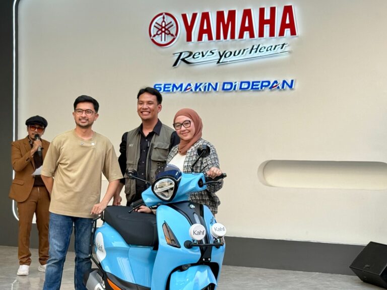 Yamaha dan Kahf menghadirkan modifikasi Grand Filano Hybrid bertema Classy Modern Explorer di Jakarta Fair 2026, menggabungkan gaya, fungsi, dan semangat eksplorasi.
