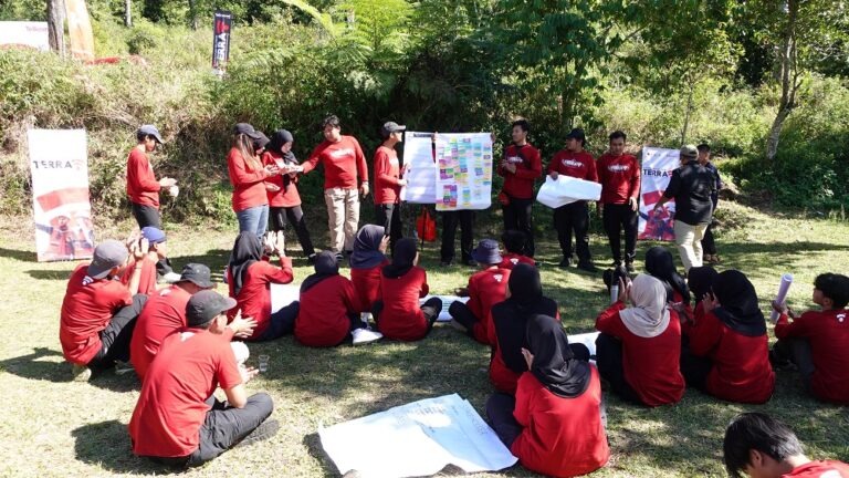 Telkomsel menggelar Gladian Panji Relawan TERRA 2026 di Bandungan, Kabupaten Semarang, dengan melibatkan relawan, mahasiswa pecinta alam, dan komunitas lokal untuk memperkuat kesiapsiagaan bencana berbasis komunitas melalui dukungan konektivitas digital dan kolaborasi pentahelix.