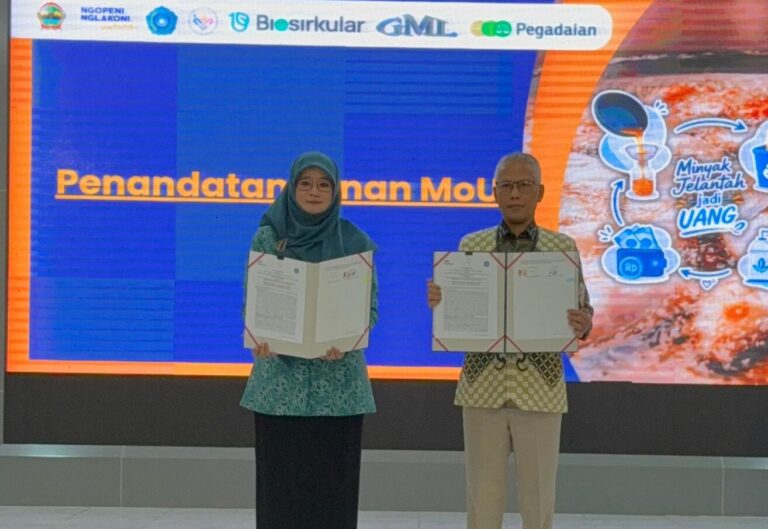 Pegadaian besama dengan TP PKK Jateng beri literasi keuangan.