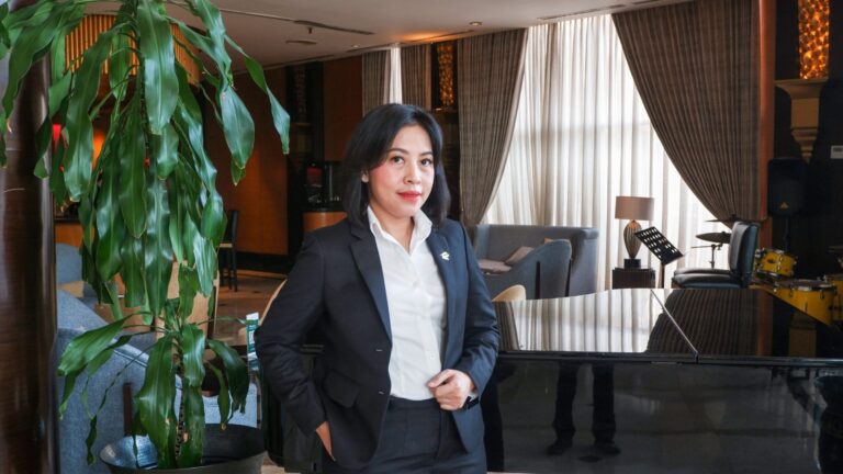 Hotel Ciputra Semarang memasuki babak baru dengan menunjuk Ila Indriana sebagai Director of Sales & Marketing. Berbekal pengalaman lebih dari 20 tahun, ia akan memperkuat strategi bisnis, pasar MICE, korporasi, pemerintahan, hingga pemasaran digital untuk meningkatkan daya saing hotel.