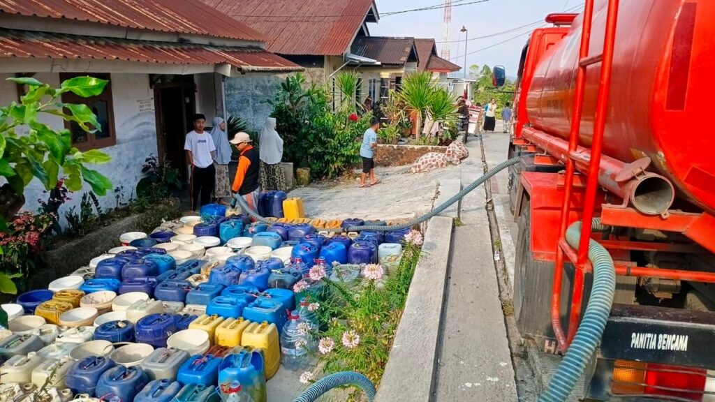Pemerintah Provinsi Jawa Tengah mempercepat penanganan dampak kemarau 2026 dengan menyalurkan lebih dari 3,2 juta liter air bersih kepada 81.297 warga di 15 kabupaten.