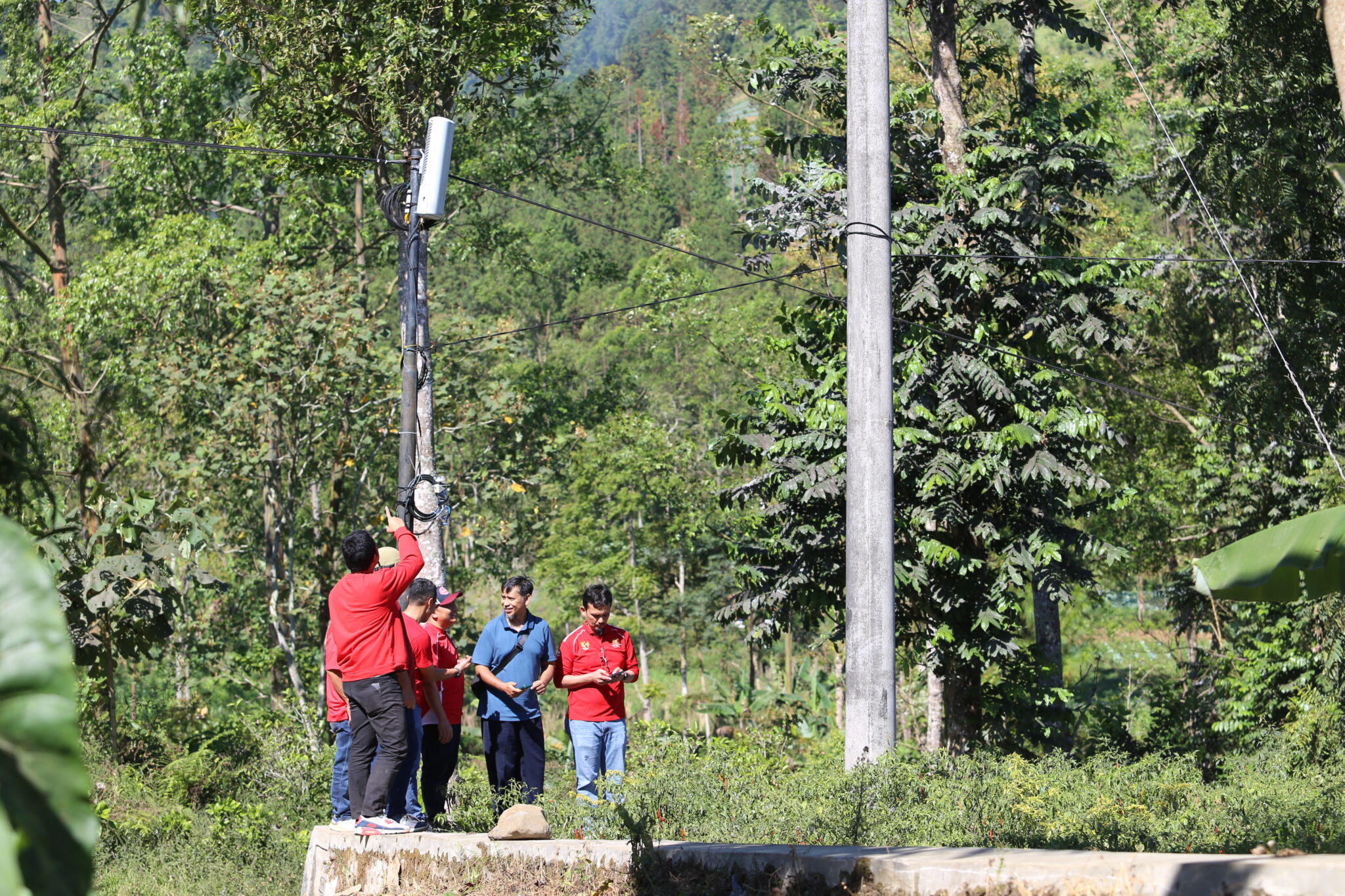 Desa Cipetung, Kabupaten Brebes, resmi keluar dari status blank spot setelah BTS Telkomsel beroperasi.