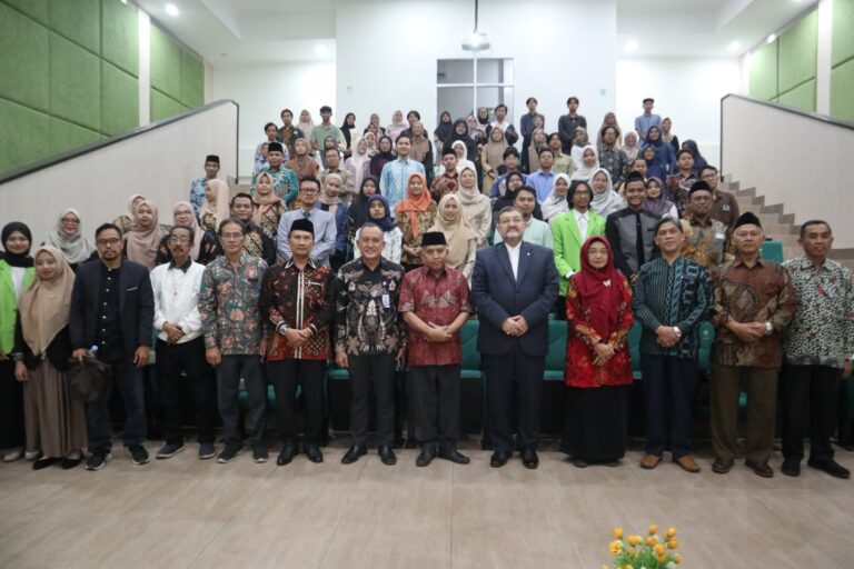 UIN Walisongo Semarang menggelar seminar internasional membahas geopolitik Timur Tengah dengan menghadirkan Duta Besar Iran, akademisi, dan pakar hubungan internasional.