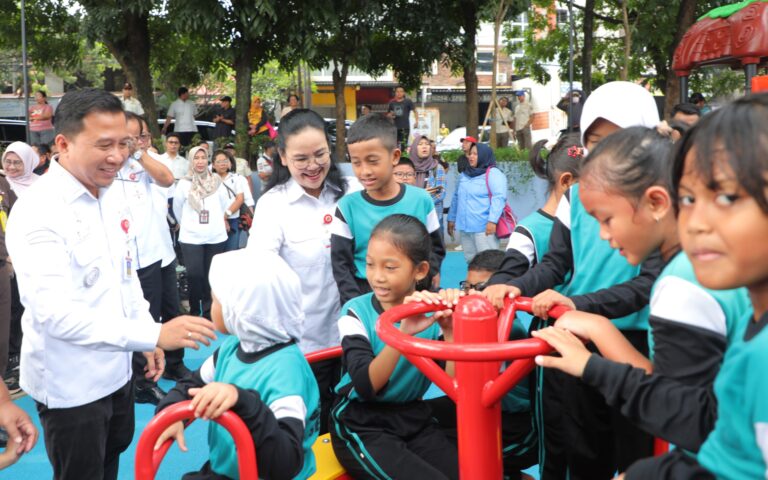 Kota Semarang berhasil meraih penghargaan Kota Terandal PAPTI Award 2026 setelah unggul atas Kota Malang, Kota Tangerang, dan Kabupaten Jember.